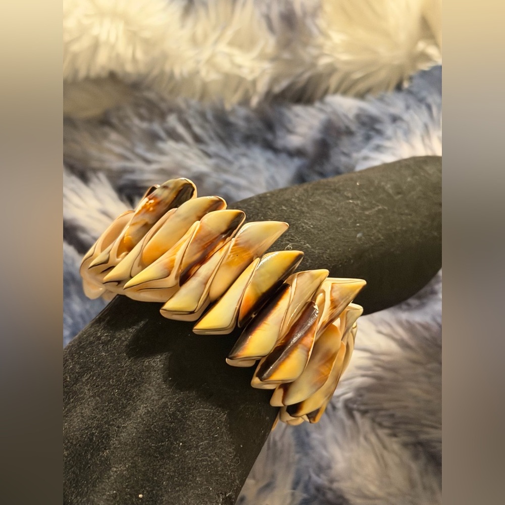 Vintage Puka Shell Shard Cuff Bracelet 1970s Summer Jewelry  1 1/8" Wide - Boho